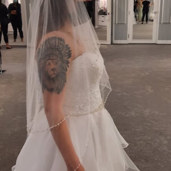 Wedding Dress! - Picture 2 of 7